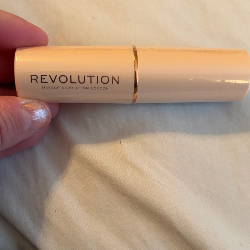 Revolution stick‎ foundation